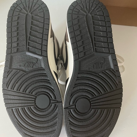 Jordan 1 Dark Mocha OG size 9 - Picture 5 of 8